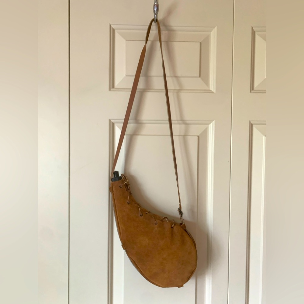 WILSONS LEATHER SUEDE BLADDER/CANTEEN. NEVER USED. SHOULDER STRAP